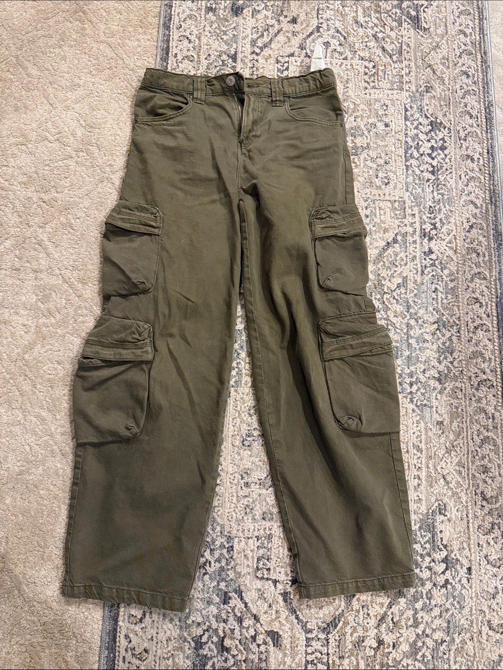 Zara Olive Green Cargo Pants with Multiple Pockets